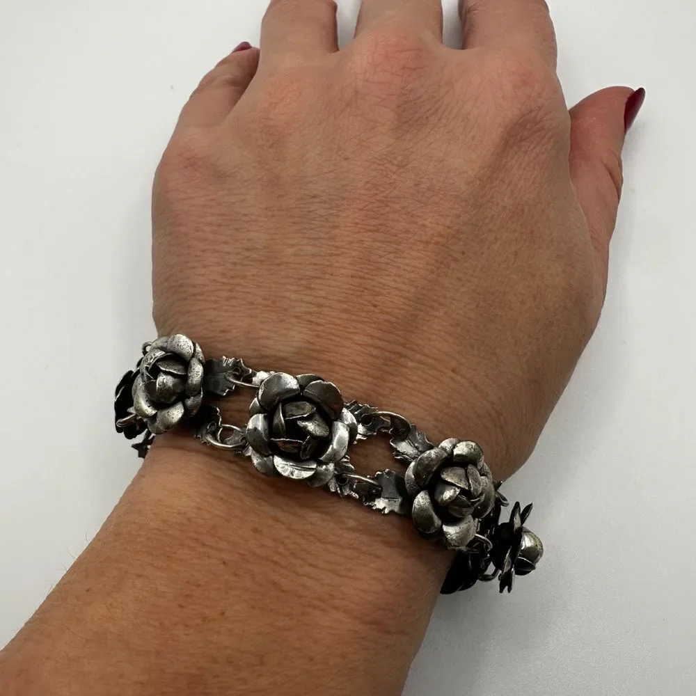 Vintage flower and‎ leaf bracelet stamped “silver made” Mexico!
